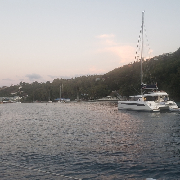 Share Show with Designer Bags, Wallets, Jewelry & Accessories. No Clothes Pls - Picture 6 of 15